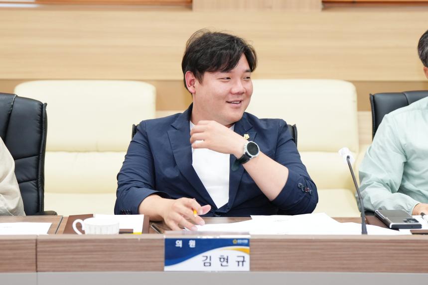 포천시의회, 7월 현안 간담회 개최… 주요 사업 실효성·공정성 강조 - 8