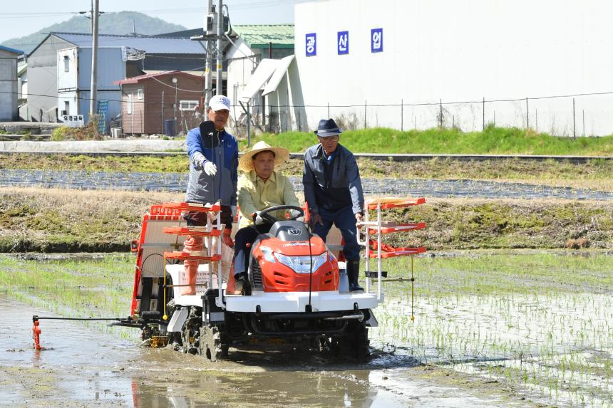 경기미 우수단지 농기계 전달식