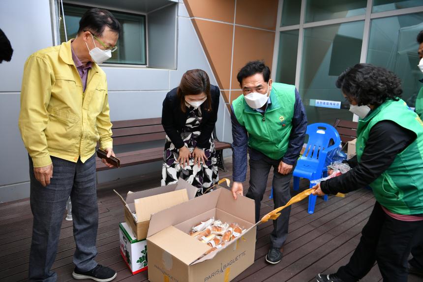 백신접종센터 방문 격려 - 4