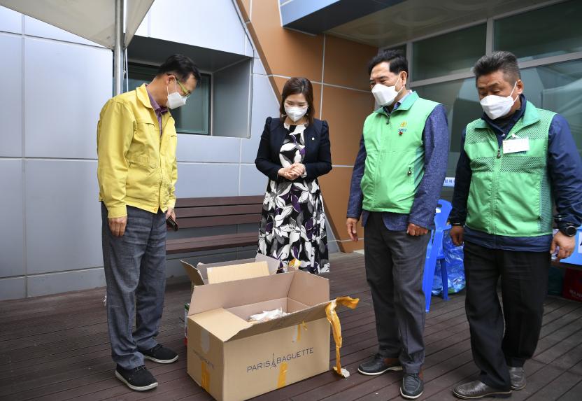 백신접종센터 방문 격려 - 5