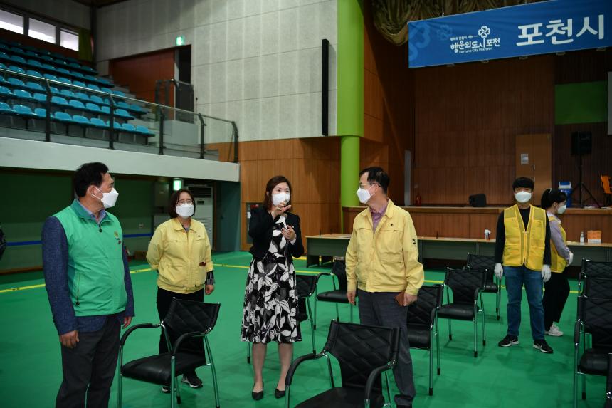 백신접종센터 방문 격려 - 6