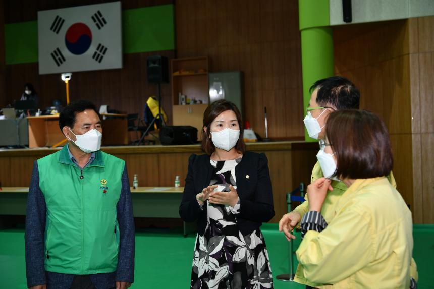 백신접종센터 방문 격려 - 9