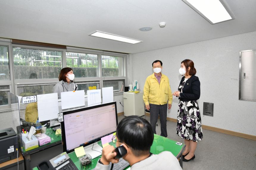 백신접종센터 방문 격려 - 15