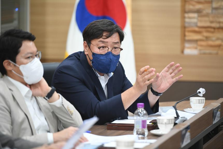 8월 중 의원간담회 - 12