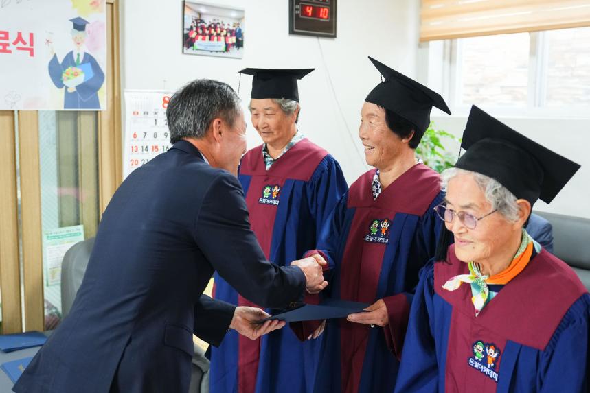 군내면 용정1리 경로당 은빛아카데미 수료식 - 4