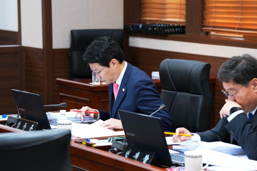 제174회 포천시의회 임시회 조례등심사특별위원회 - 9