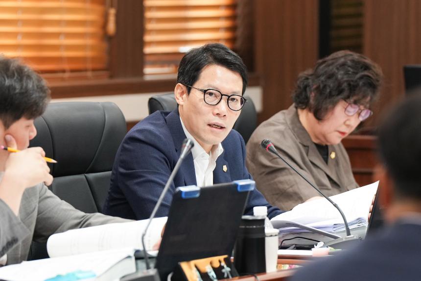 제179회 포천시의회 정례회 행정사무감사특별위원회 1일차 - 4