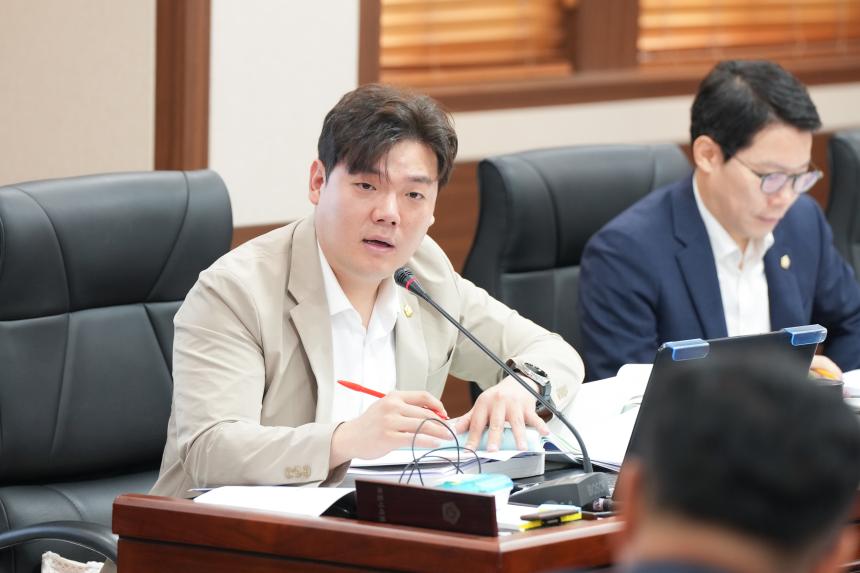 제179회 포천시의회 정례회 행정사무감사특별위원회 2일차 - 1