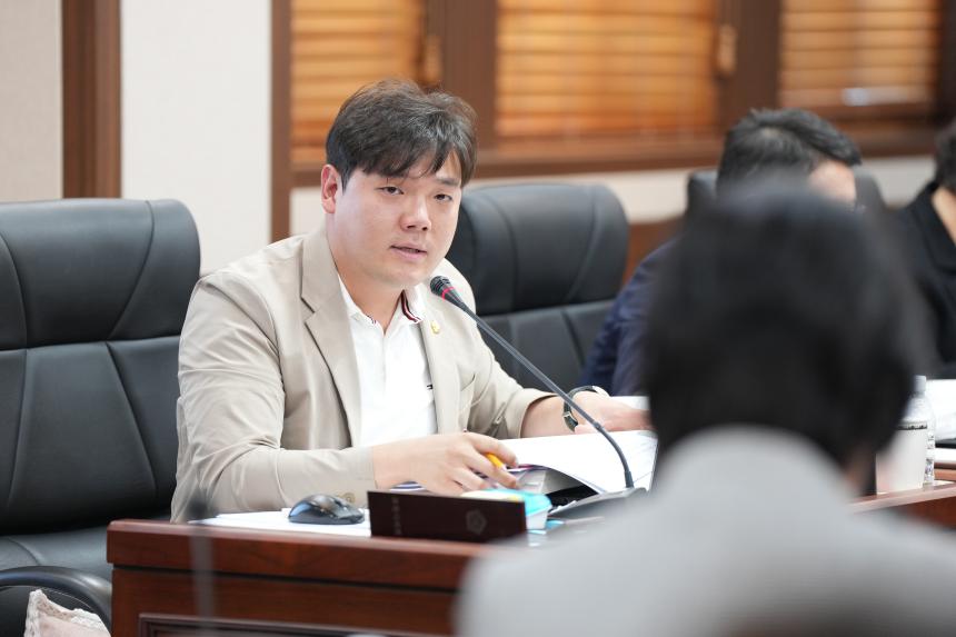제179회 포천시의회 정례회 행정사무감사특별위원회 3일차 - 1