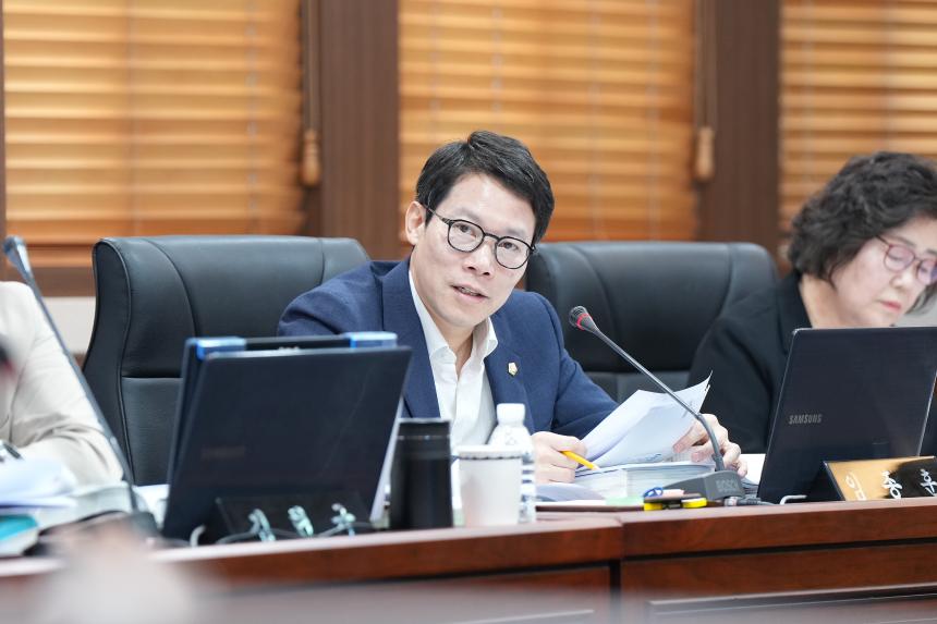 제179회 포천시의회 정례회 행정사무감사특별위원회 3일차 - 11
