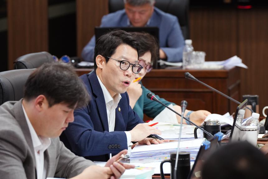 제179회 포천시의회 임시회 행정사무감사특별위원회 5일차 - 1