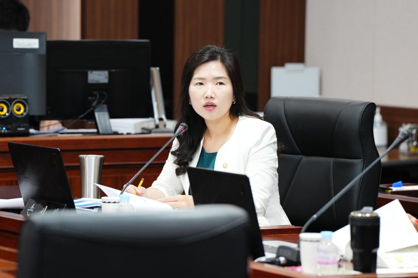 제186회 포천시의회 제1차 정례회 행정사무감사특별위원회 2일차 - 1