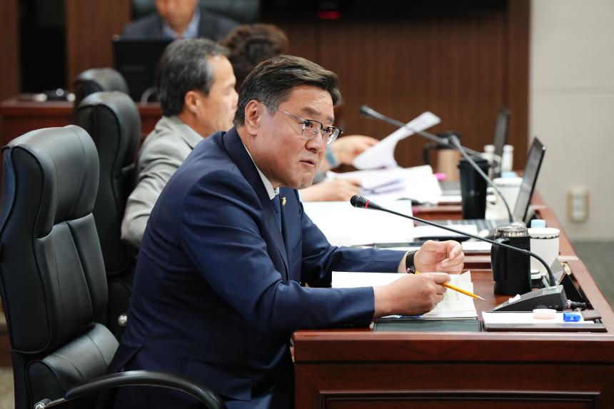 제186회 포천시의회 제1차 정례회 행정사무감사특별위원회 2일차 - 4