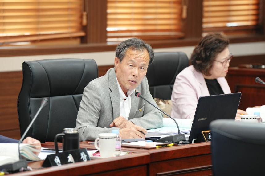 제186회 포천시의회 제1차 정례회 행정사무감사특별위원회 3일차 - 1