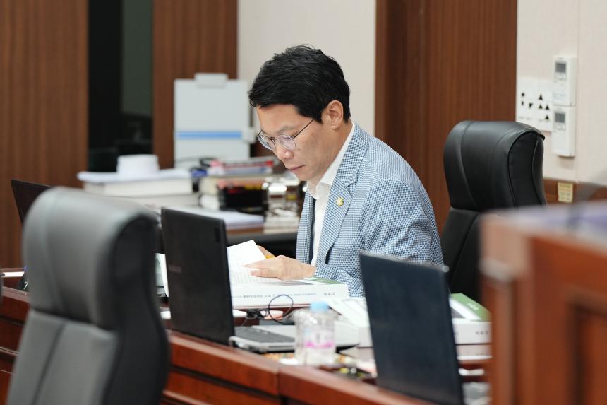 제186회 포천시의회 제1차 정례회 행정사무감사특별위원회 3일차 - 5