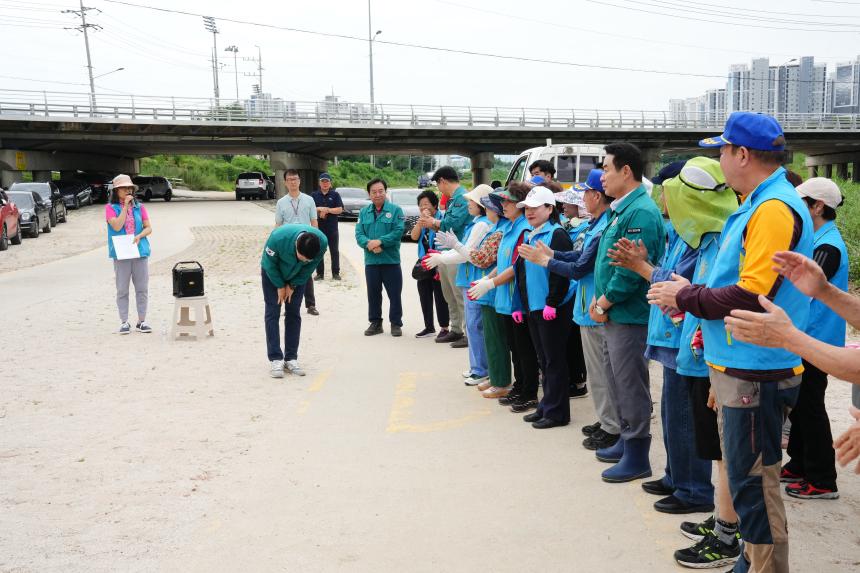 (사)국가유공자환경운동본부포천시직할회 미꾸라지 방류행사 - 5