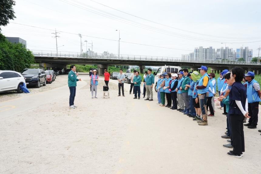 (사)국가유공자환경운동본부포천시직할회 미꾸라지 방류행사 - 11