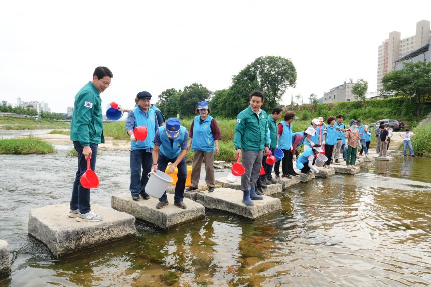 (사)국가유공자환경운동본부포천시직할회 미꾸라지 방류행사 - 18