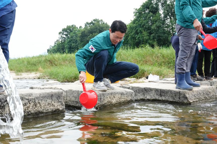 (사)국가유공자환경운동본부포천시직할회 미꾸라지 방류행사 - 19