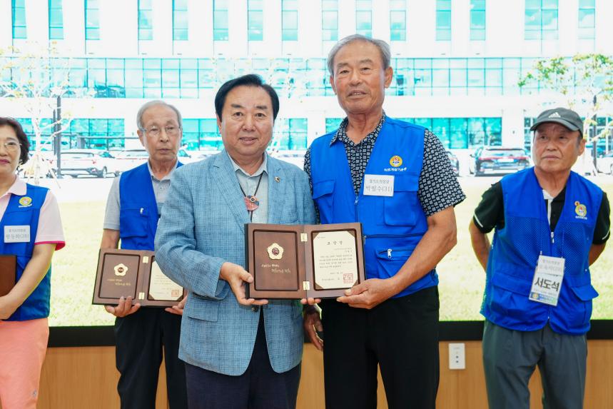 광복80주년 기념 태극기 행사 및 한마음 연찬회 - 51