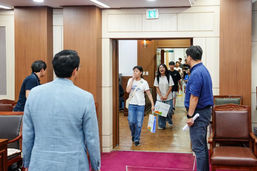 포천 가산초교 포천시의회 견학방문 1 - 25