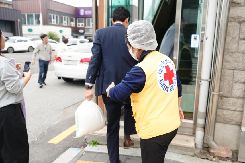 국제라이온스협회 354-H지구 2025-2026 7지역 추석맞이 쌀 나눔 봉사 - 6