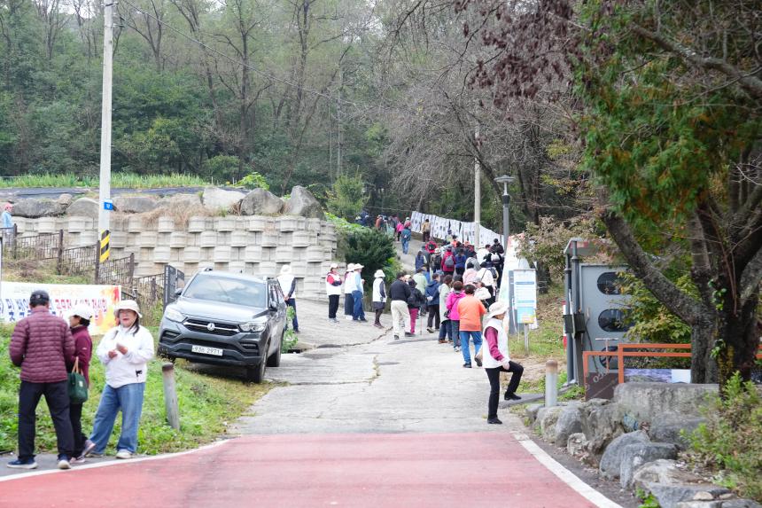 군내면 반월산 둘레길 걷기대회 - 25