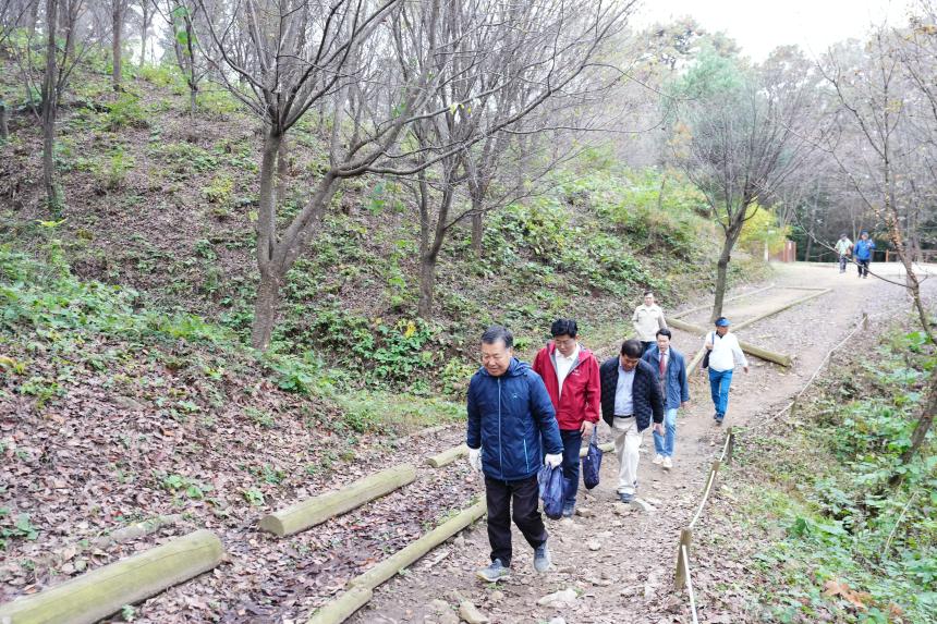 군내면 반월산 둘레길 걷기대회 - 36