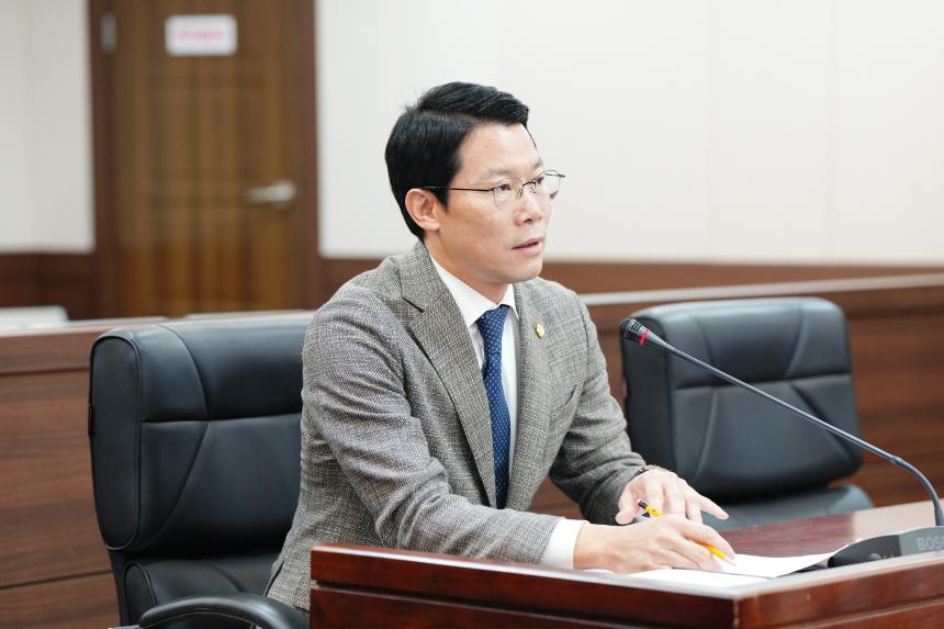 제188회임시회 운영위원회 및 조례등심사특위 - 12