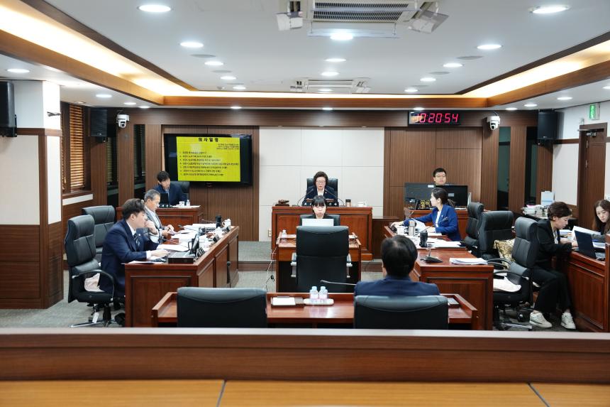 제188회임시회 운영위원회 및 조례등심사특위 - 32