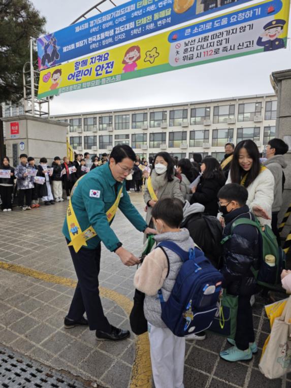 학교앞 안전운행 안전한 등굣길 행사 - 6