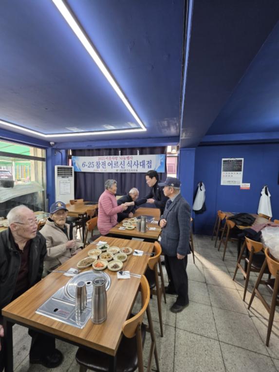 6.25 참전 어르신 식사대접 - 12