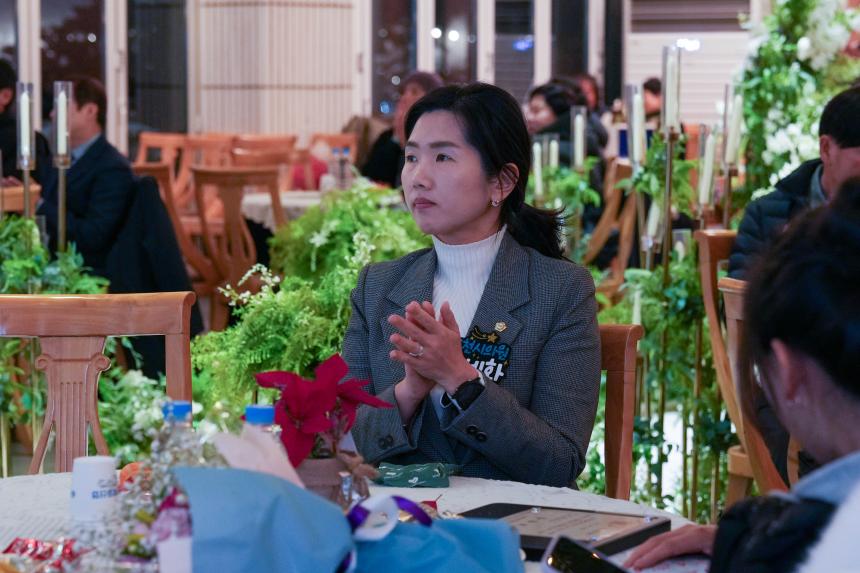 포천시 강원특별자치도민회 이취임식 및 송년의 밤 - 16